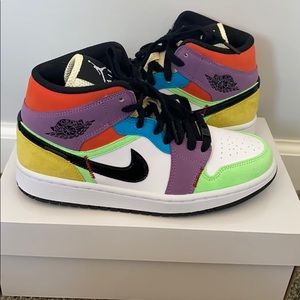 Jordan 1 mid “Lightbulb”